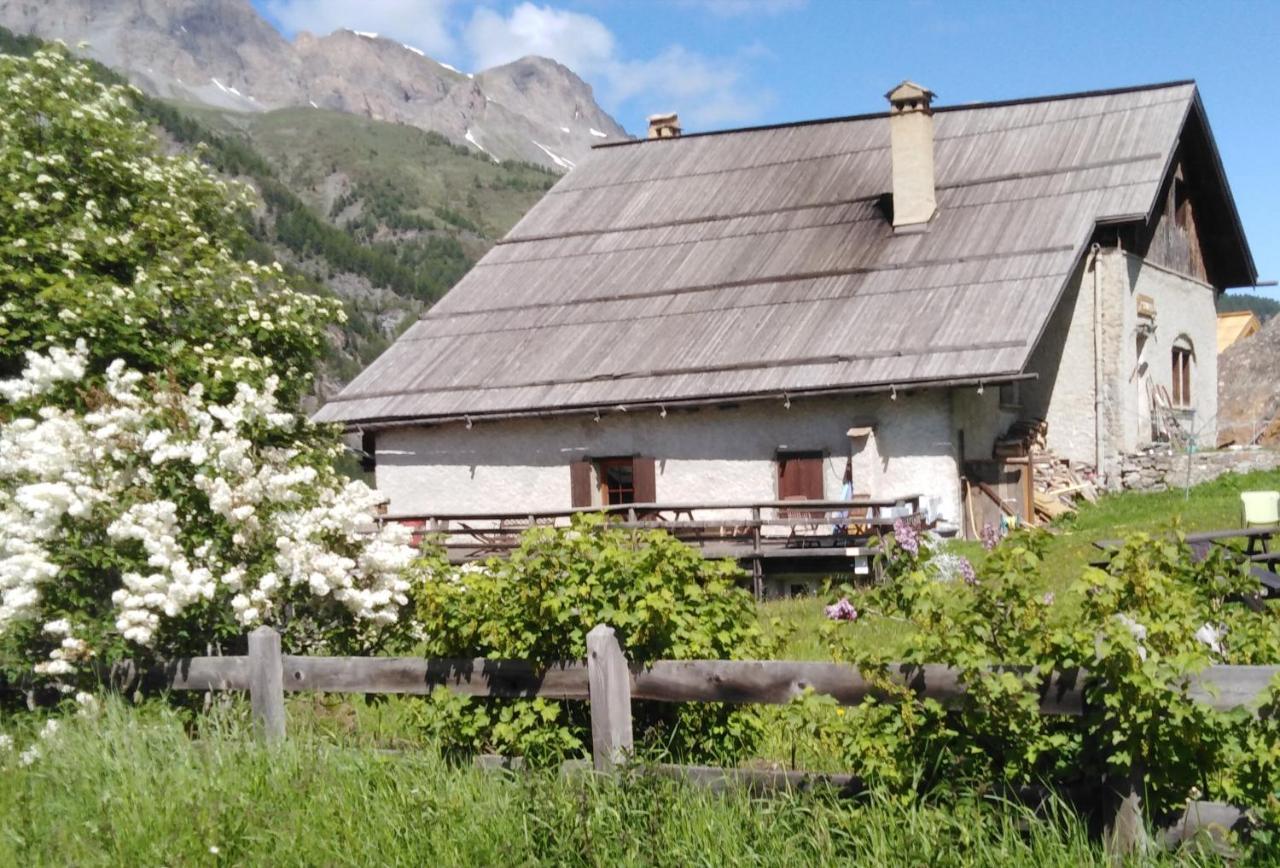 Auberge L'Estoilies Saint-Vérand Buitenkant foto